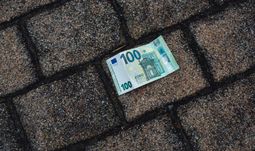 Someone got paid a huge amount at Deutsche Bank last year