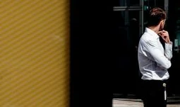 Why (male) bankers wear the wrong clothes in hot weather