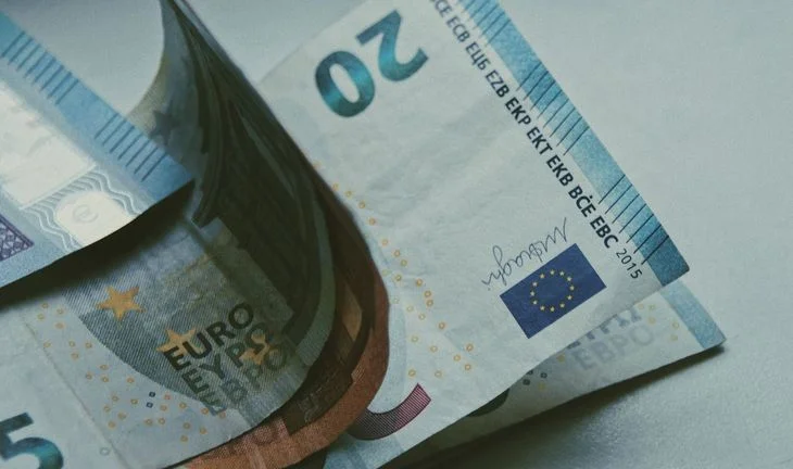 Morning Coffee: The European banks handing out big pay rises.  Bridgewater’s evolution shows where to work in hedge funds
