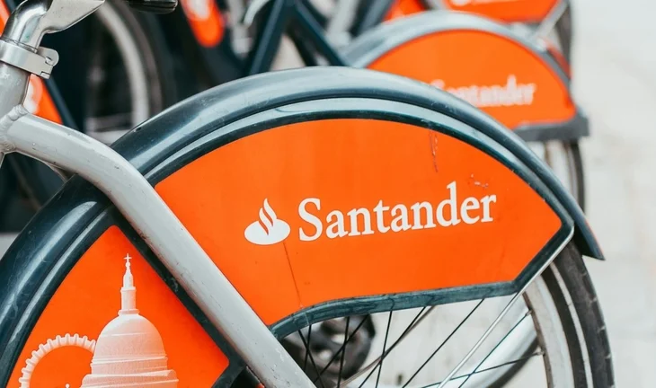 Santander is still sweeping up ex-Credit Suisse people, and more 
